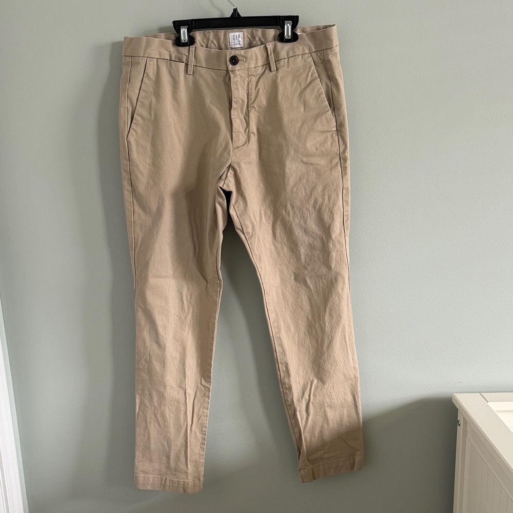 GAP Men’s Tan Chino Pants